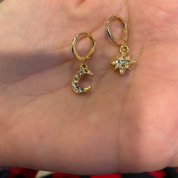 NEW 18k Gold plated Stamped and moon 🌙 Earrings - Picture 3 of 3